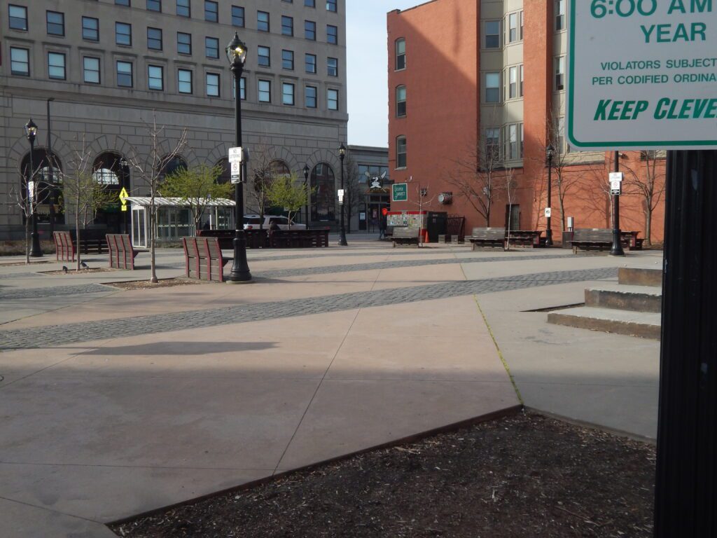 109-18 Market Square 00