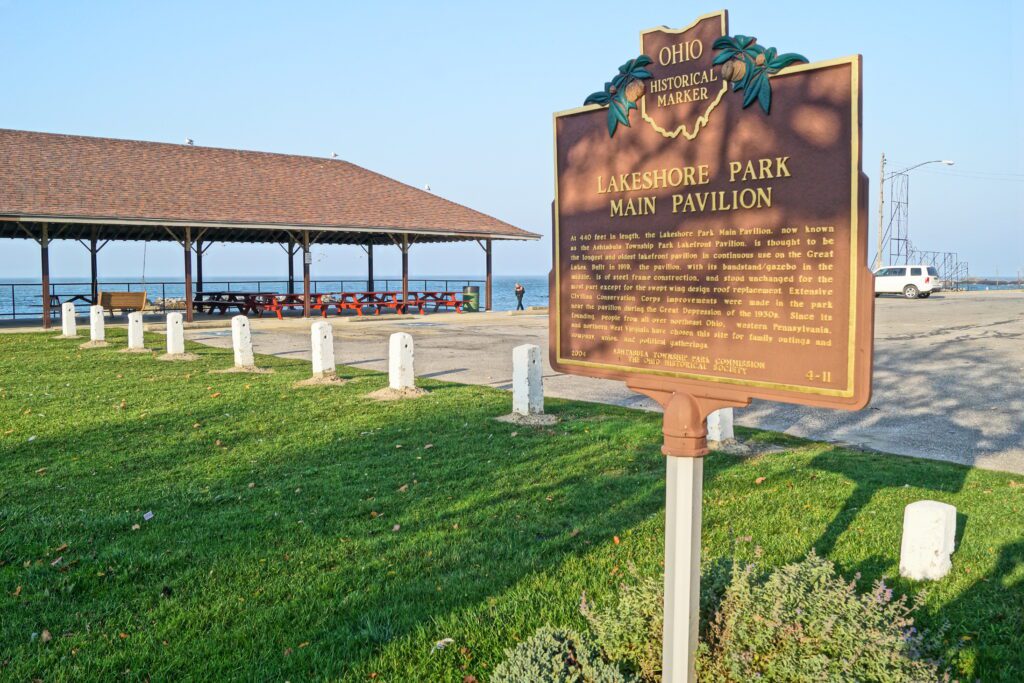 11-4 Lakeshore Park Main Pavilion 00