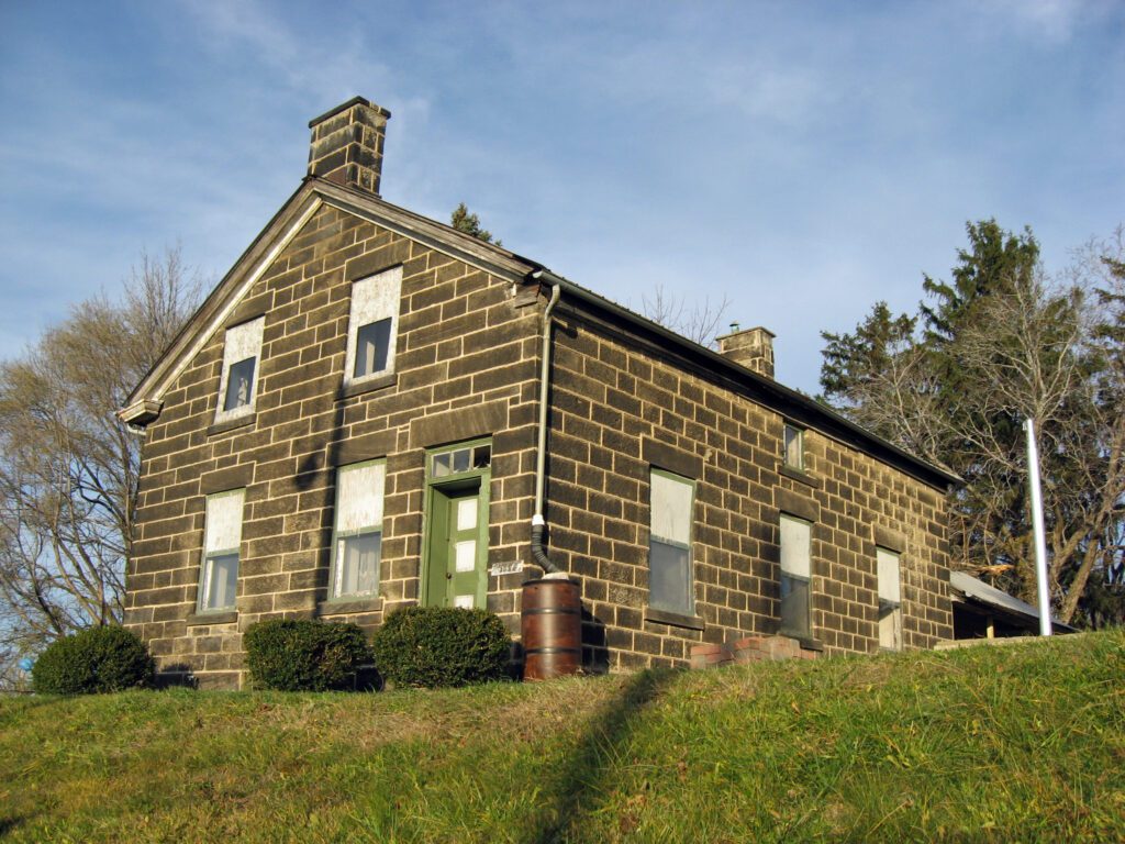 110-18 Henninger Homestead 00