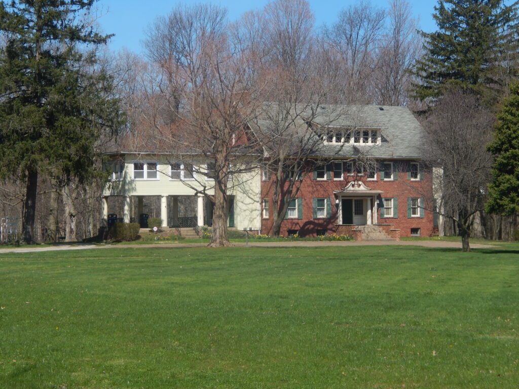 136-18 Greenwood Farm 00