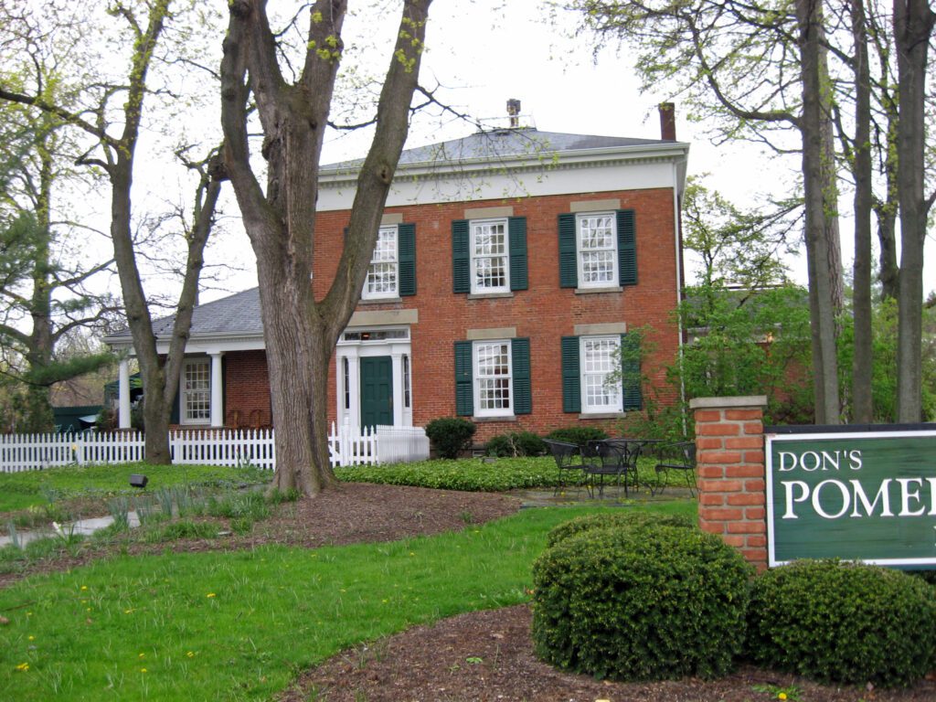 48-18 Pomeroy House 00