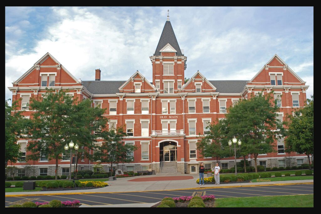 9-32 Findlay College 00