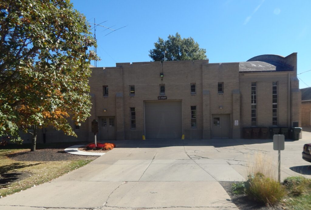 93-31 Xavier University Armory 00