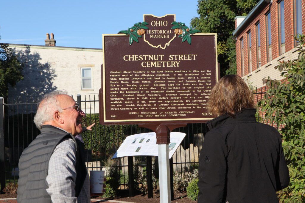 98-31 Chestnut Street Cemetery  Two Centuries of Jewish Cincinnati 00