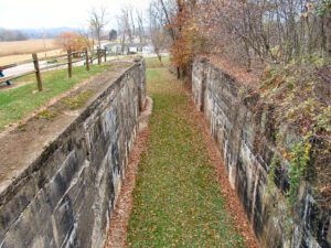 12-79 Upper Trenton Lock  The Ohio  Erie Canal in Warwick Township 00