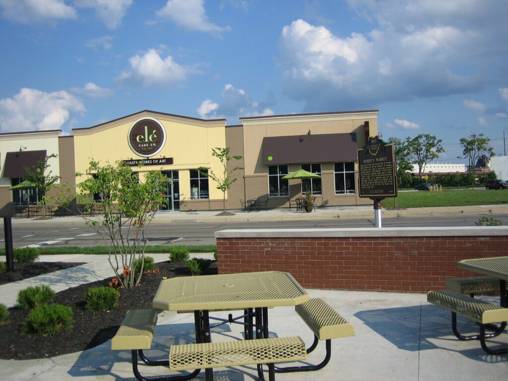 13-57 Woodys Market 00