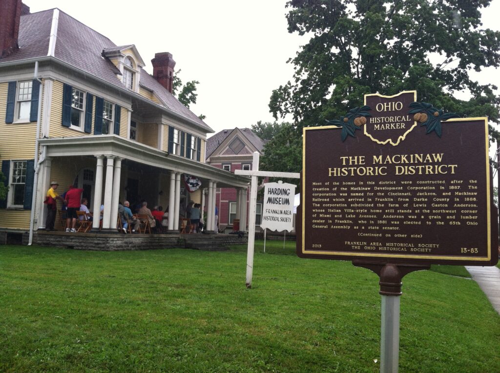 13-83 The Mackinaw Historic District 00