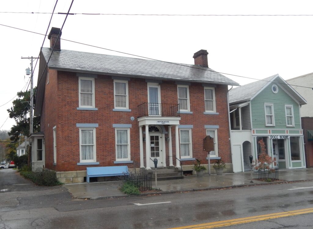 14-58 Evelyn True Button House 00