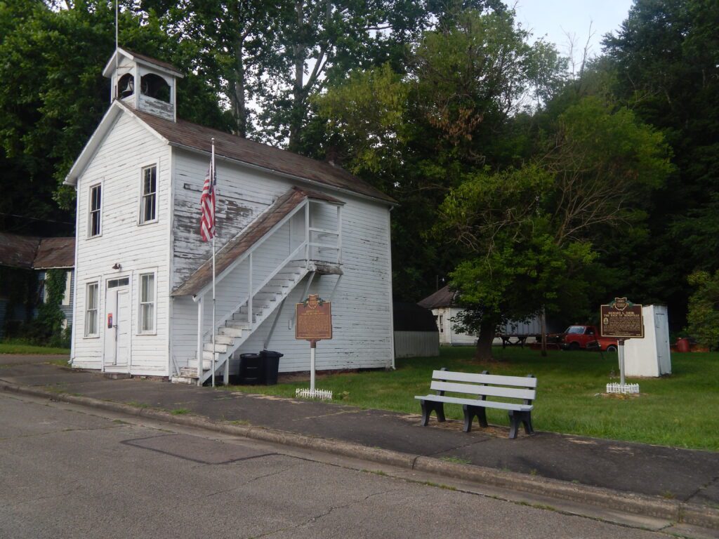 15-64 Richard L Davis The Sage of Rendville 05