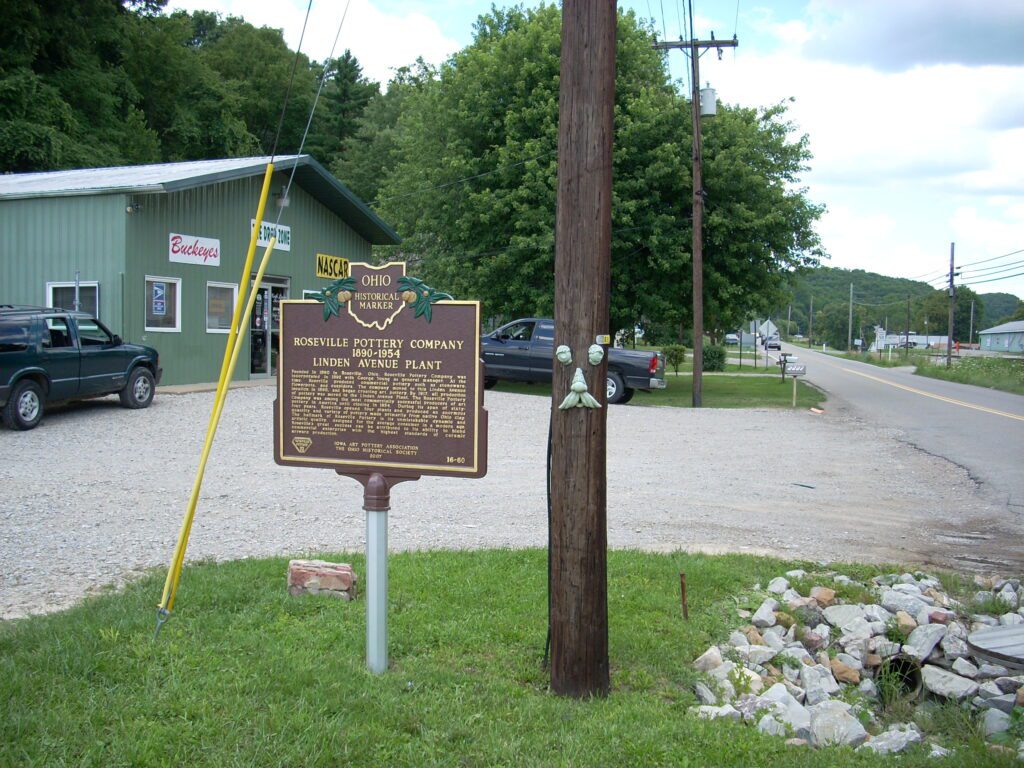 16-60 Roseville Pottery Company 1890-1954 Linden Avenue Plant 00