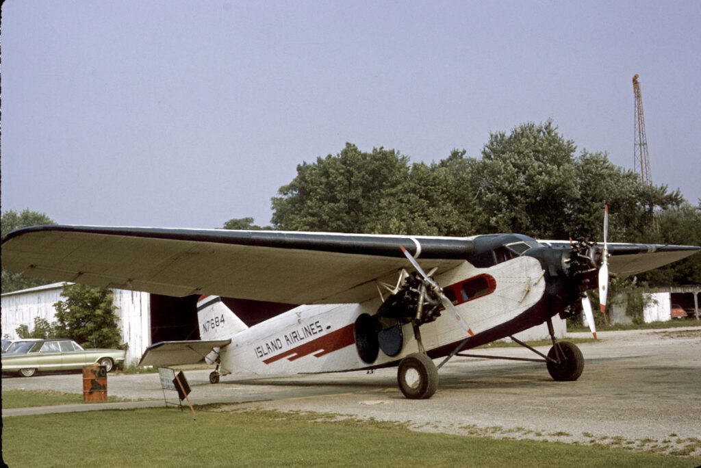 16-62 Worlds Shortest Airline 00