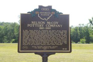 19-60 Nelson McCoy Pottery Company 1910-1990 00