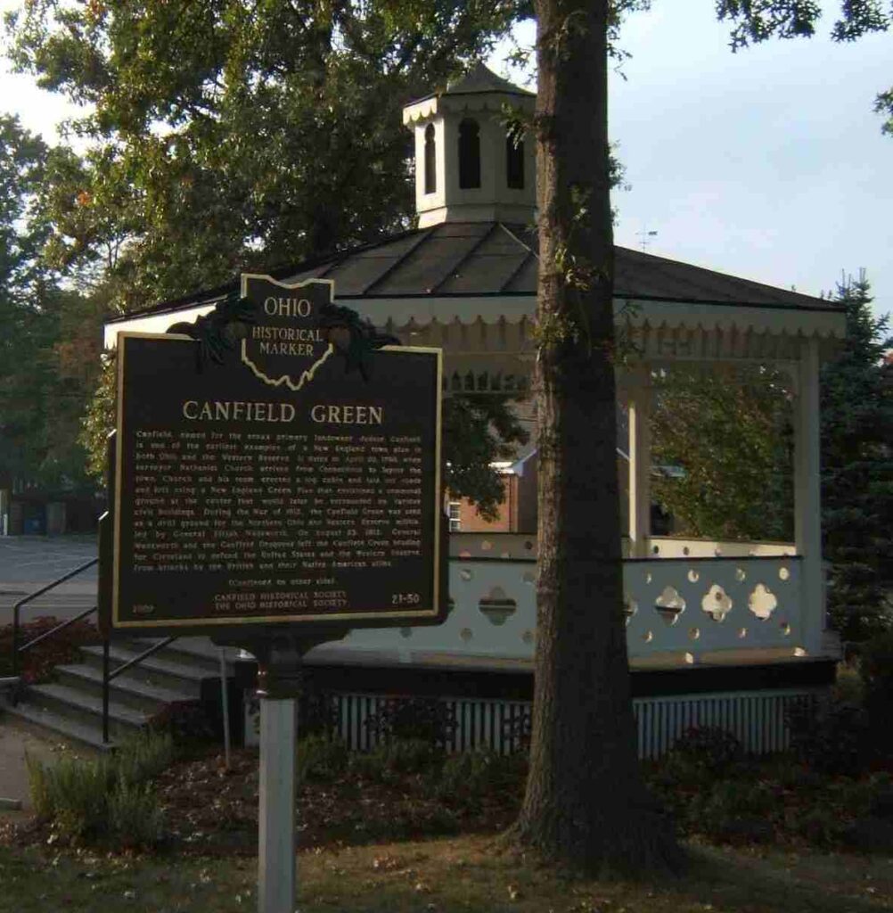 21-50 Canfield Green 00