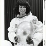 24-77 Astronaut Judith Resnik 05