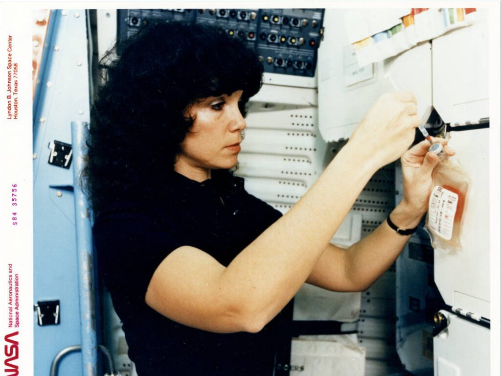 24-77_Astronaut_Judith_Resnik_12