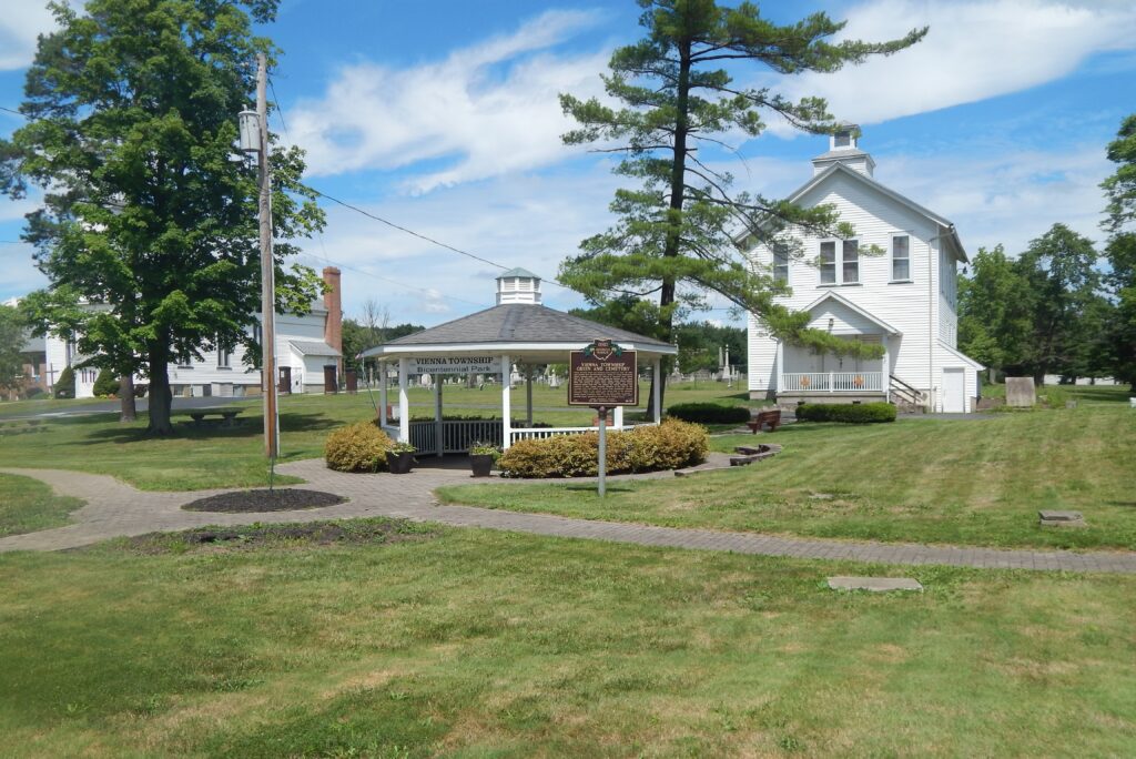 30-78 Vienna Township  Vienna Township Green and Cemetery 00