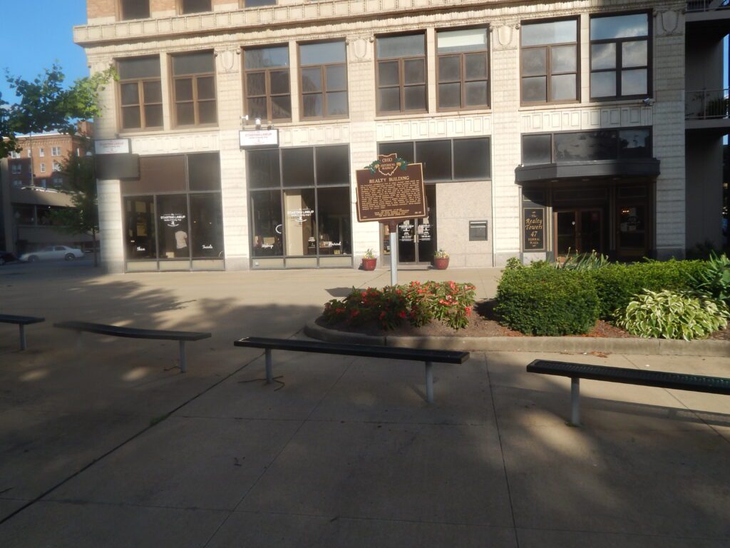 39-50 Civil War Soldiers Monument Realty Building 02