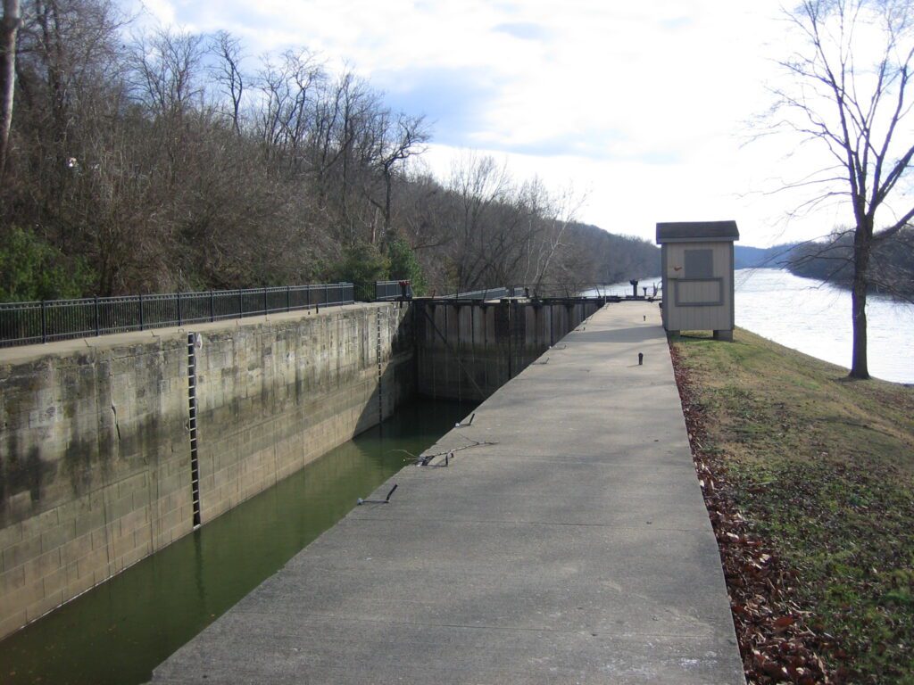 9-60 The Muskingum River Locks 00